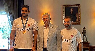 ABB Başkanı Mansur Yavaş, milli güreşçi Taha Akgül ile bir araya geldi