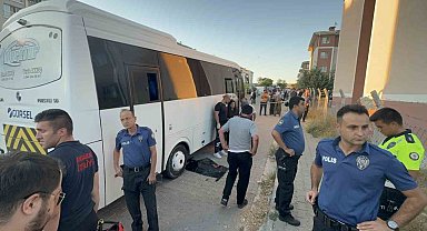 Aksaray'da anneanne ve 2 yaşındaki torunu servis minibüsü altında kalarak can verdi