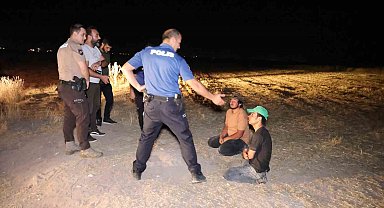 Aksaray'da kaçak göçmenler arpa tarlasında yakalandı