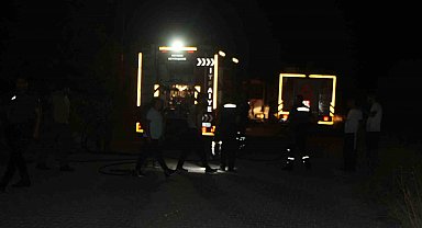 Anız yangını evlere sıçramadan söndürüldü