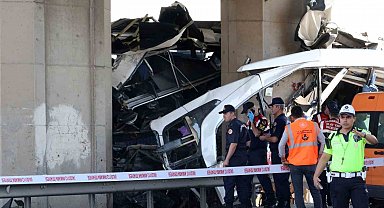 Ankara Polatlı'da kontrolden çıkan yolcu otobüsünün köprü ayağına çarptığı kazada ölü sayısı 11 oldu.