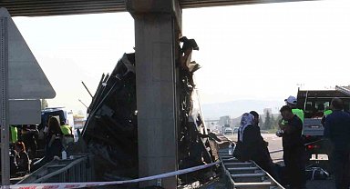 Ankara'da yolcu otobüsü köprü ayağına çarptı: 11 ölü, 25 yaralı