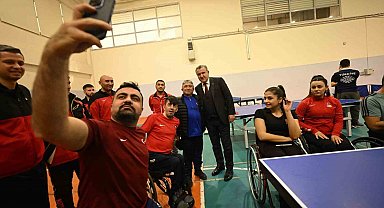 Bakan Bak: "Gurur dolu yolculuğun parçası olan sporcularımıza başarılar diliyorum"