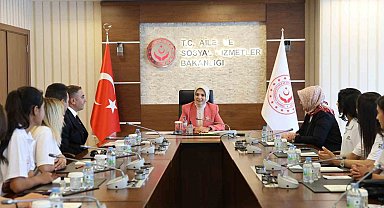 Bakan Göktaş, Hakkarili ve Ağrılı kadın futbolcularla bir araya geldi