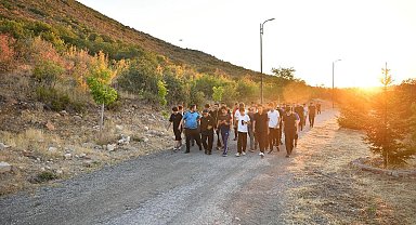 Başkan Büyükkılıç'tan Talas Gençlik Merkezi öğrencileriyle Ali Dağı'nda sabah sporu