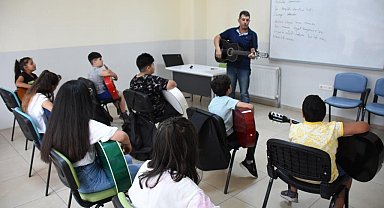 Başkan Çolakbayrakdar, "Geleceğin güçlü Türkiye'sine hazır nesiller yetiştiriyoruz"