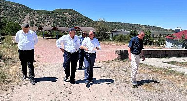Başkan Özdoğan vatandaşların taleplerini dinliyor