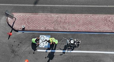 Büyükşehir, bisiklet şehri Konya'da bisiklet yollarına bakım ve boya çalışmaları yapıyor