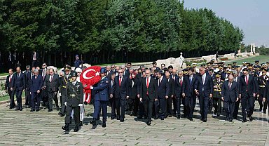 Cumhurbaşkanı Erdoğan, 30 Ağustos dolayısıyla Anıtkabir'i ziyaret etti