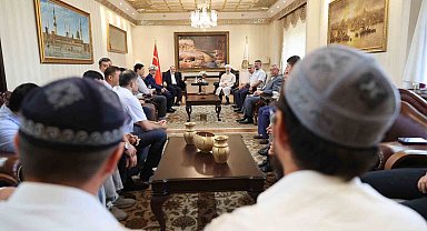 Diyanet İşleri Başkanı Erbaş, Türk devletlerinden gelen akademisyen ve öğrencilerle bir araya geldi
