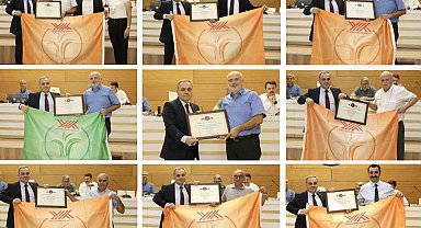 ERÜ Rektörü Prof. Dr. Fatih Altun, 'Engelsiz Üniversite Ödülleri'ni fakülte dekanlarına takdim etti