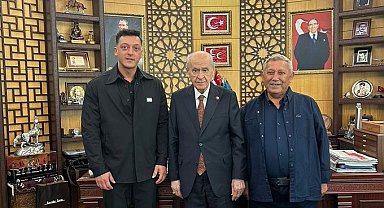 Eski Futbolcu Mesut Özil, MHP Genel Başkanı Bahçeli'yi ziyaret etti