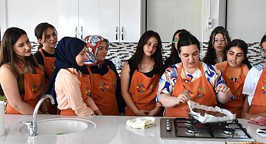 Fatma Çolakbayrakdar: "Babaannelerinizin tariflerini elden ele ulaştırın"