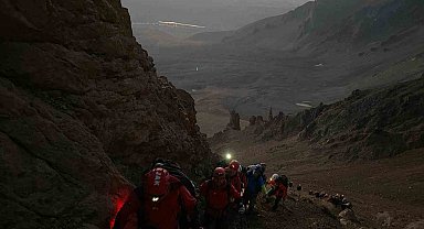 JAK Timlerinden Erciyes'e zirve tırmanışı