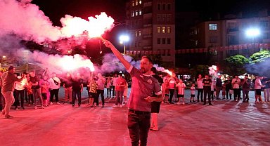 Karaman FK'daki yönetim krizine taraftarlardan meşaleli tepki