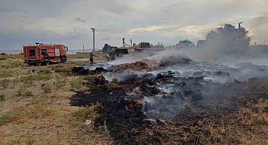 Konya'da çıkan yangında saman balyaları yandı