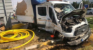 Konya'da kamyonetle tır çarpıştı: 2 yaralı