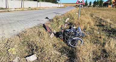 Konya'da motosiklet devrildi, sürücü yaralandı
