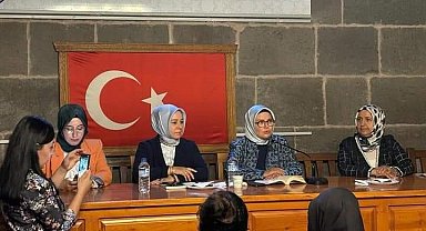 Milletvekili Ayşe Böhürler, Yazarlar Birliği Şiir Programı'na konuk oldu