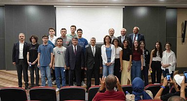 Niğde'de YKS'de ilk bine giren öğrenciler ödüllendirildi