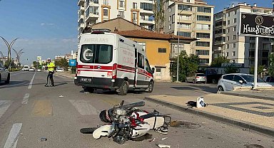 Otomobil motosiklete çarpıp kaçtı: 1 yaralı