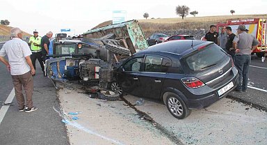 Otomobille çarpışan traktörün sürücüsü öldü