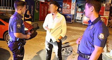 Polis ile ehliyetsiz sürücü kovalamacası kamerada