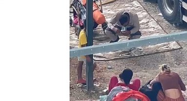Sokak ortasında uyuşturucu kullanan şahıs video kaydı sayesinde yakalandı