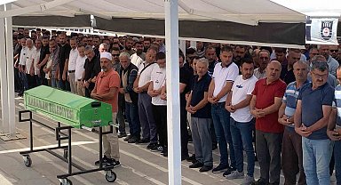 Aracında ölü bulunan sağlık çalışanı toprağa verildi