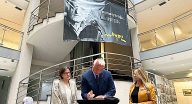 Bakan Ersoy'dan 'Tutkulu İki Yürek' sergisine ziyaret