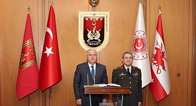 Bakan Güler, Kara Kuvvetleri Komutanlığını ziyaret ederek inceleme ve denetlemelerde bulundu