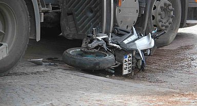 Beyşehir'de motosiklet tırla çarpıştı: 2 yaralı