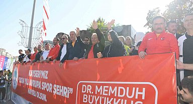 Büyükşehir'in 4. Uluslararası Yarı Maratonu'ndaki halk koşusunda hediye yağmuru