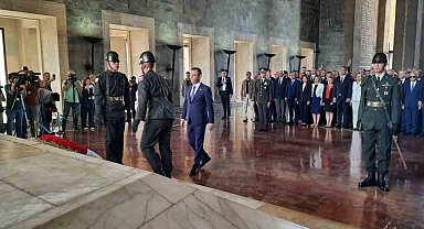 CHP 101'inci yılında Anıtkabir'de