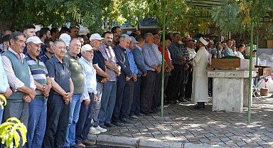 Gölette boğulan baba ve kızı defnedildi