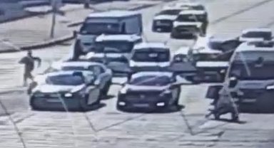İki polisi yaralayan zanlılar, olaydan 30 dakika önce kargocunun aracını çalmış