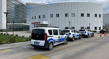 İlaç yazdırmak isteyen hasta bıçakla başhekimlikte korku saçtı