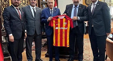 Kayserispor yönetiminden Bahçeli'ye ziyaret