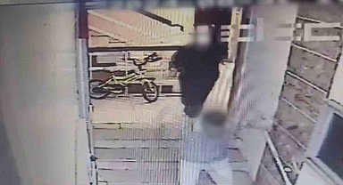 Kolyeyi çalıp kaçtı, polisten kaçamadı