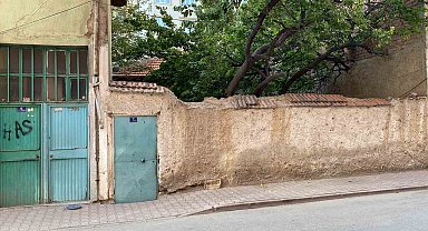 Konya'da bir evin bahçesinde toprağa gömülü kadın cesedi bulundu