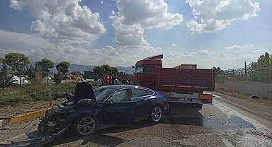 Konya'da otomobil ile tır çarpıştı: 2 yaralı