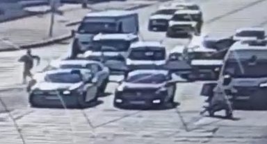 Konya'da polislerin silahlı saldırıya uğradığı anlar kameraya yansıdı