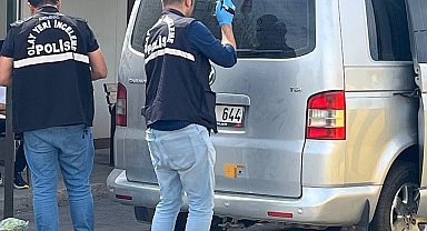 Kurşunlanan minibüs, polis uygulama noktasına sığındı