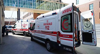 Minibüs ile otomobil çarpıştı: 5 yaralı