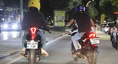 Motosikletli trafik magandaları kamerada
