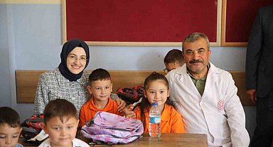 Okul çantaları Akyurt Belediyesinden