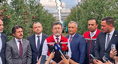 Tarım ve Orman Bakanı Yumaklı, Karaman'da elma hasadı yaptı