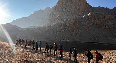 Tehlikeyi ve doğal güzelliği birlikte yaşatan 'Aladağlar'