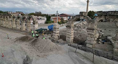 Toprak altında kalan 2 bin yıllık su kemerleri gün yüzüne çıkartılıyor