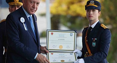 TSK tarihinde ilk: Bu yıl Kara, Hava ve Deniz Harp Okullarının birincileri kadın teğmenler oldu